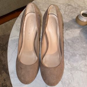 Kelly and Katie nude heel never worn, still has stickers on bottoms. Size 7